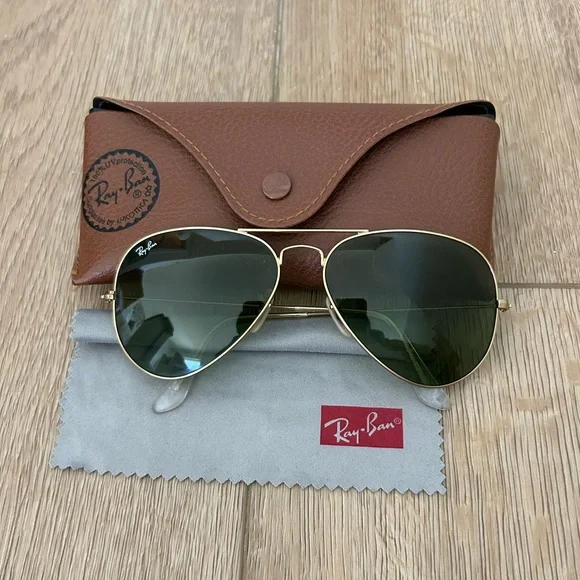 Ray-Ban Aviator Classic Sunglasses - Picture 3 of 6